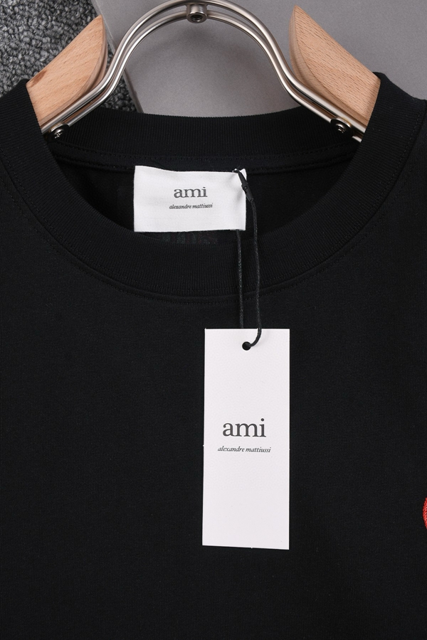 ブランドTシャツ側面デザイン